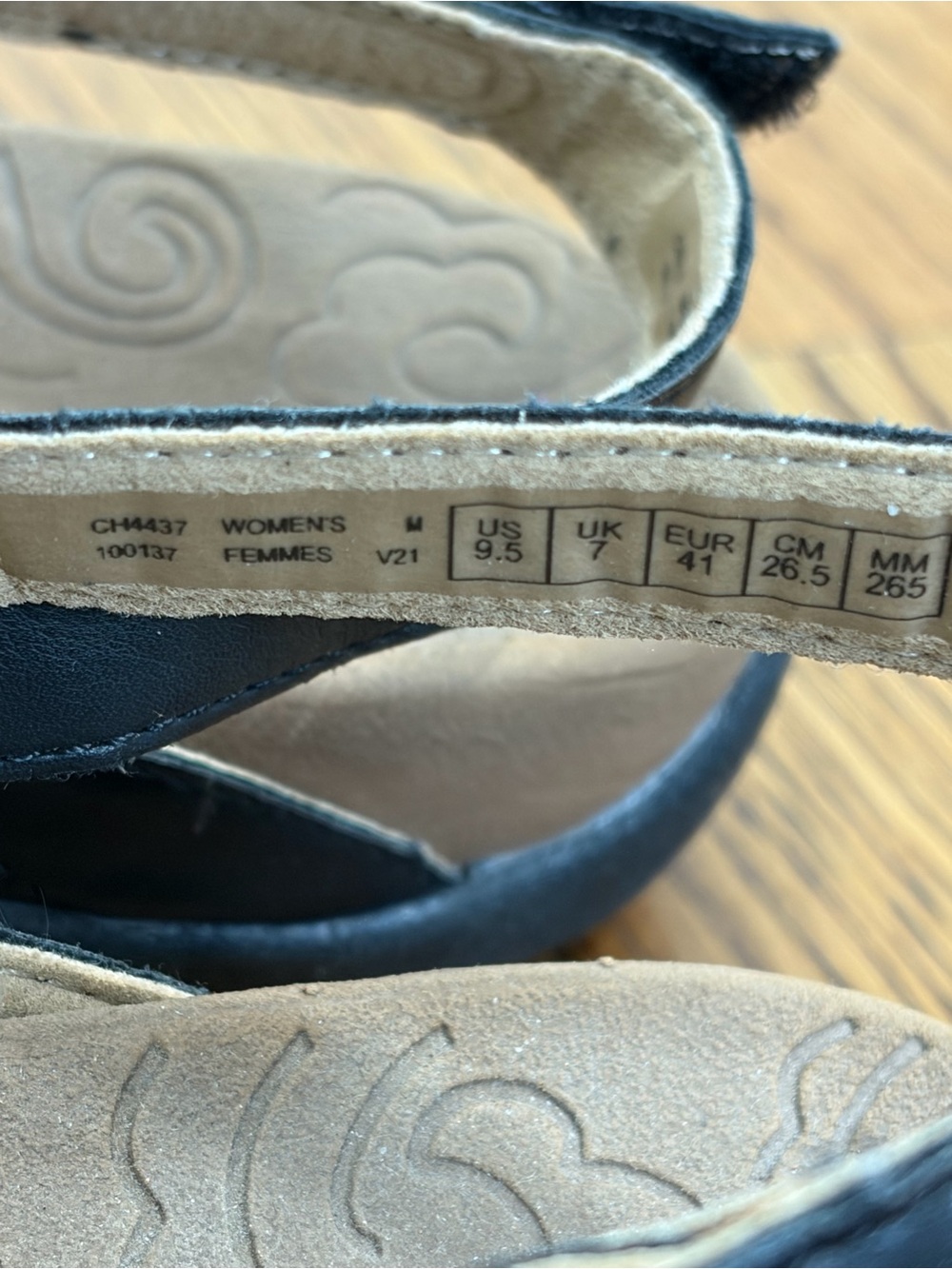 Rockport Black Cutout Velcro Slingback Thong Sandals (9.5) - Picture 8 of 11